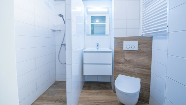 Bathroom apartment 4