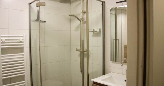 Flat 70 bathroom